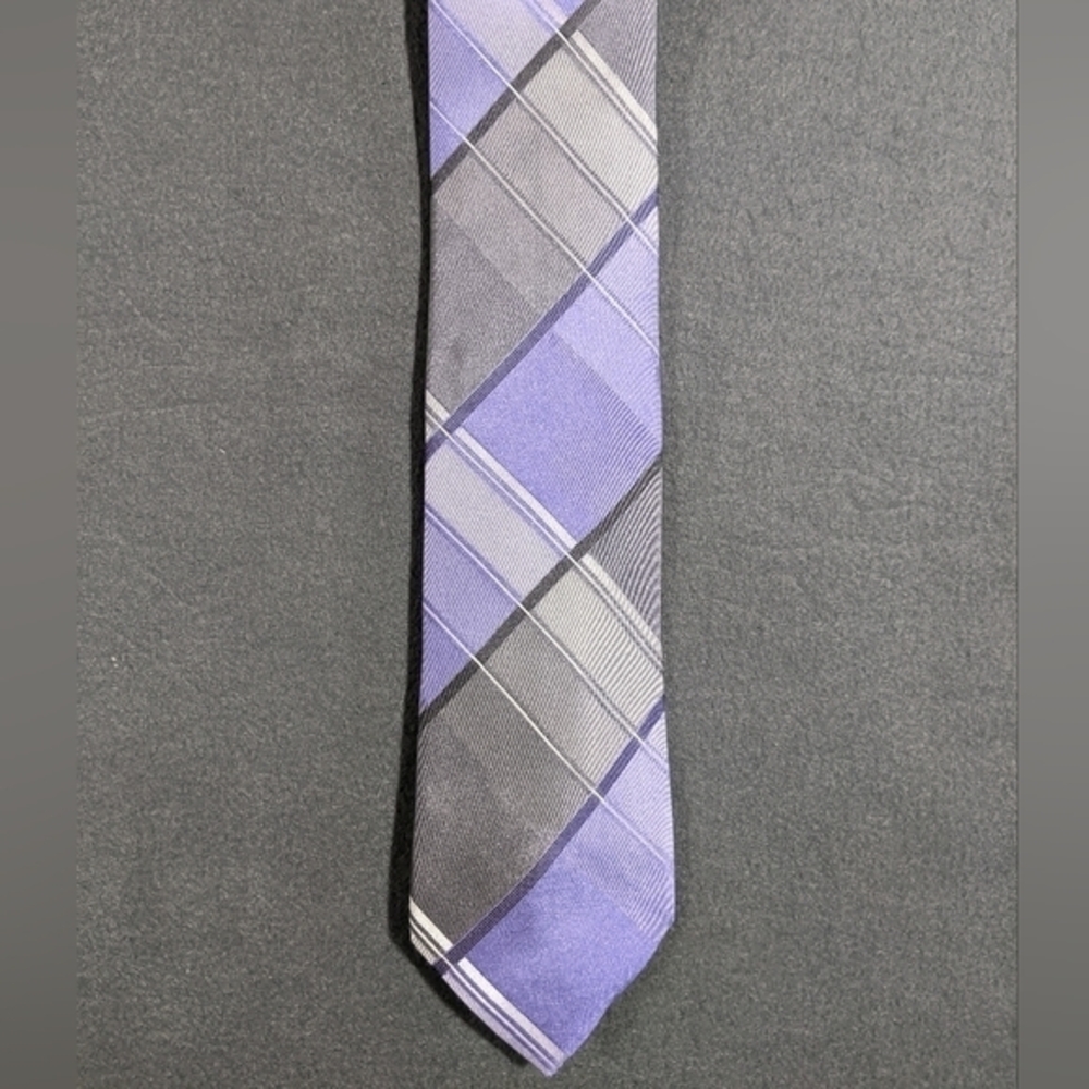 Kenneth Cole Reaction purple neck tie 100% silk‎